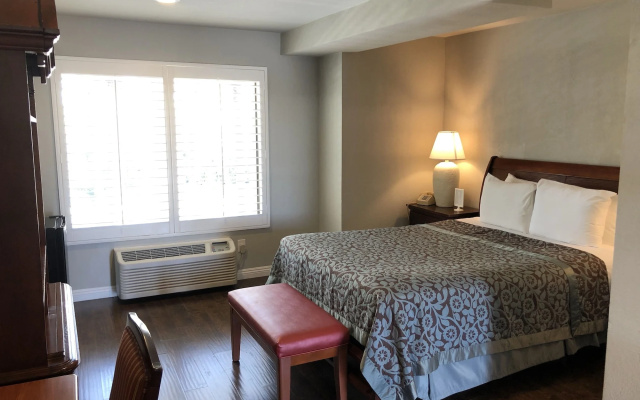 Alamo Inn & Suites
