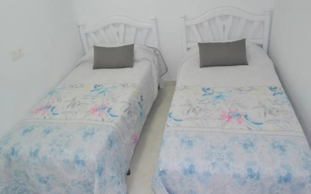 Stunning 2 Bedroom Apartment Fully Refurbished With Air-conditioning