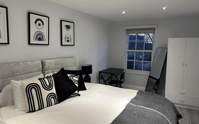 Apartment - Sleeps 6 & Near Station