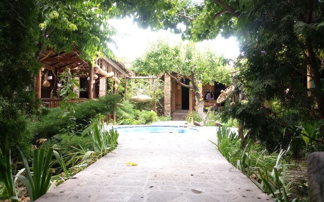 Отель Machanents Guest House вид на фасад