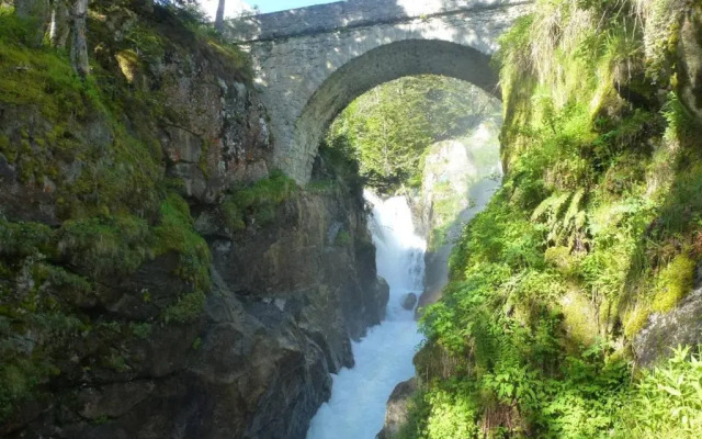 Appartement Cauterets, 3 pièces, 6 personnes - FR-1-234-252