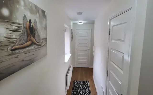 Inviting 6-bed House in Nuneaton