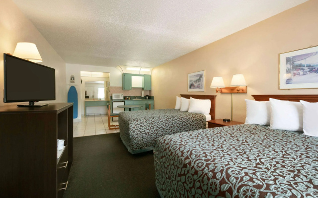 Days Inn by Wyndham Clearwater/Gulf to Bay