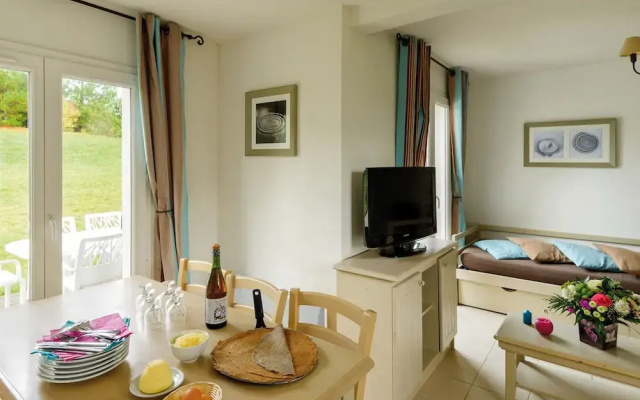 Cozy Breton Holiday Home Near the bay of Douarnenez
