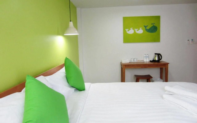 Tiya House Rooms & Cafe