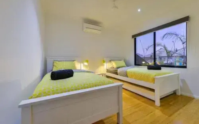8 Kestrel Place