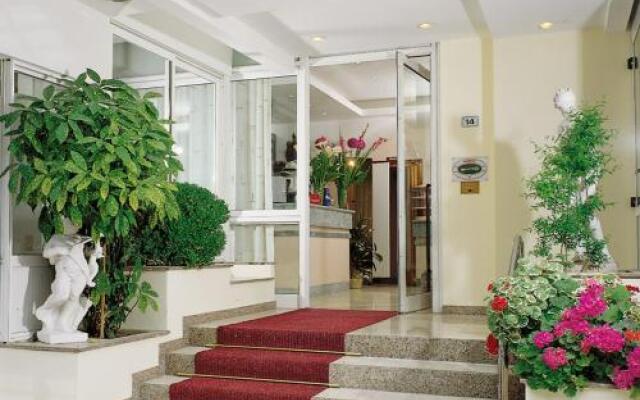 Hotel Roby вид на фасад