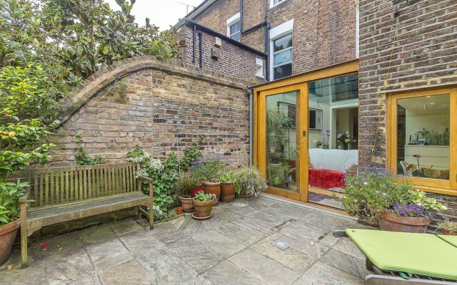 Отель Quiet Home near Hampstead Heath вид на фасад