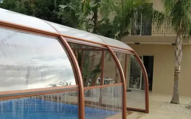 Avgi House