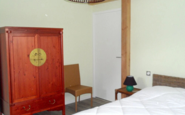 House With 4 Bedrooms in Plogastel-saint-germain, With Enclosed Garden
