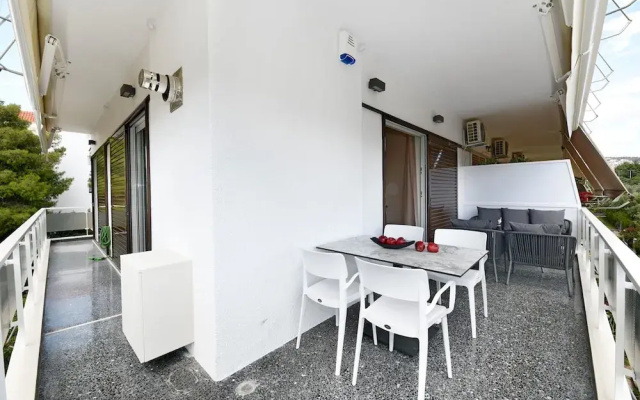 Zana s Cozy Apartment at Glifada