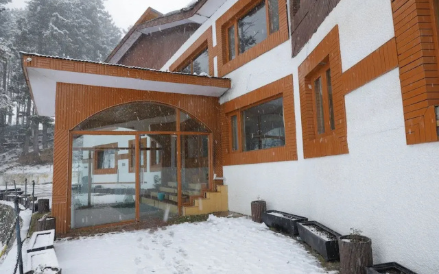 Royal Park Hotel In Gulmarg India From None Photos - 