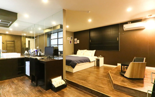 Louis Hotel