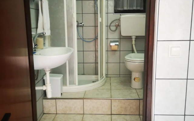 Apartment Maria - 100 m from sea: A1 Pirovac, Riviera Sibenik