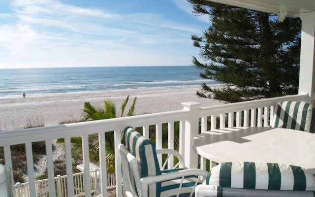 Sunset Villas 1 Beachfront/awesome Views/pool/bbq