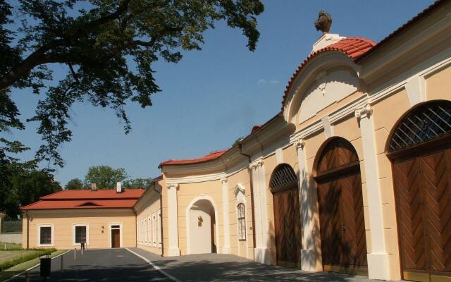 Chateau Hotel Liblice Либлице вид на фасад