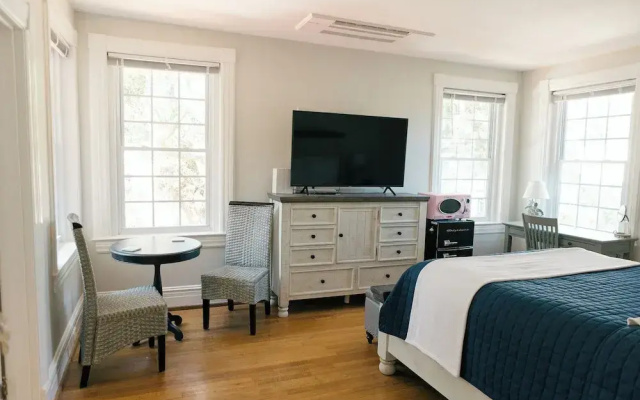 The Carriage House Inn Bed and Breakfast