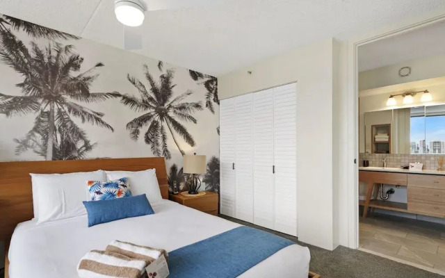Waikiki Banyan by Darmic