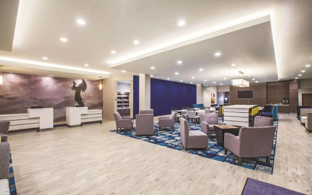La Quinta Inn & Suites by Wyndham Wichita Northeast