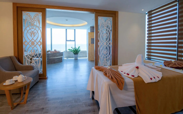 Muong Thanh Luxury Da Nang Hotel