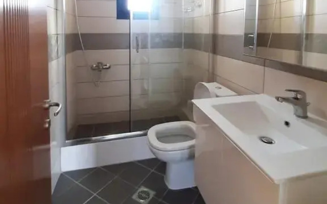 Spacious Holiday House with Shared Pool
