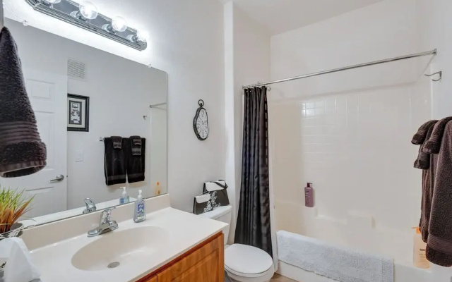 Pool Access, Private Patio & Grill: Mesa Condo!