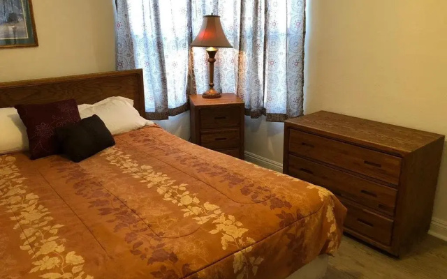Nice 2 Bedroom in Burbank