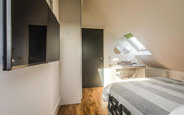 Broadstairs Apartments with luxurious 4-person communal hot tub - sleeps up to 20 people