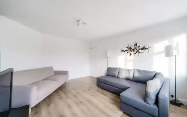 2br-sleeps6-parking-garden-nearlondon