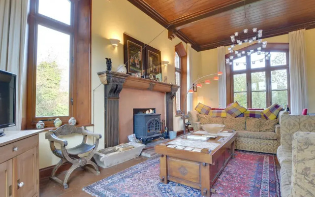 Unique Mansion in Battle with Garden near City Center