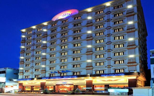 New Pacific Hotel вид на фасад