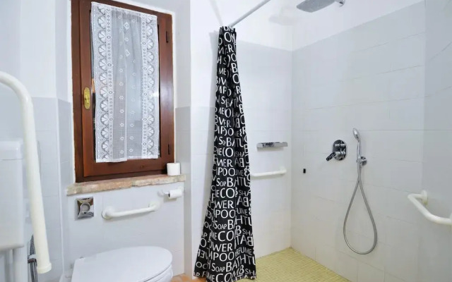 Countryside Retreat With Pool, Mantignana