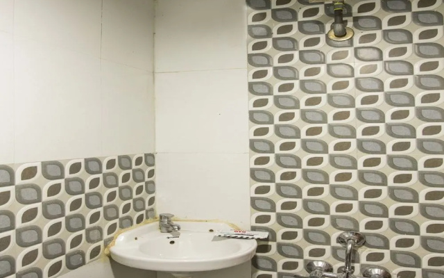 Oyo 28472 Hotel Shree Palace