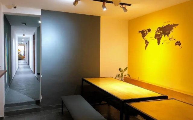 Por el Mundo Hostel