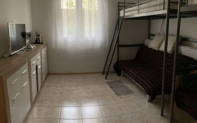 Charming 2-bed Apartment in Necujam