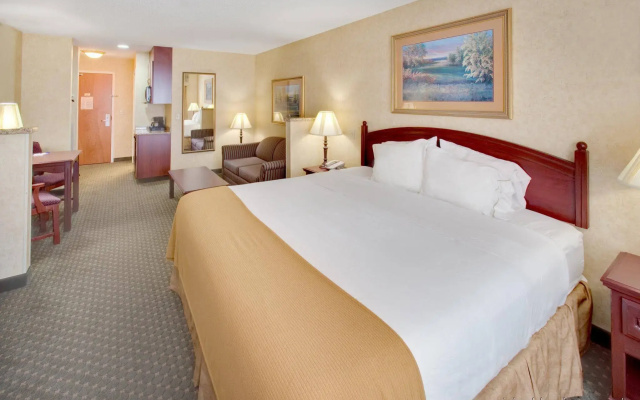 Holiday Inn Express Hotel & Suites Bismarck by IHG