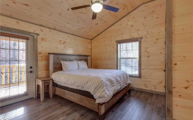 Mirror Pond - Four Bedroom Cabin