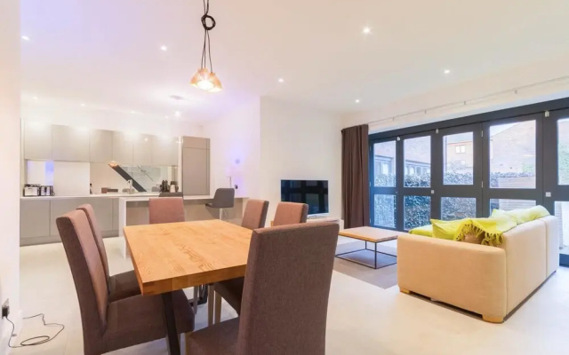 NEW 3 Double Bed House Ravenscourt Park Zone 2