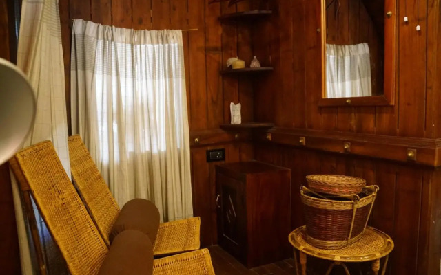 Soma Houseboat