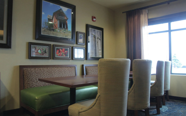 Little Missouri Inn & Suites