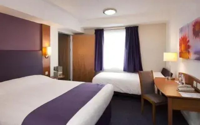 Premier Inn Woking West - A324