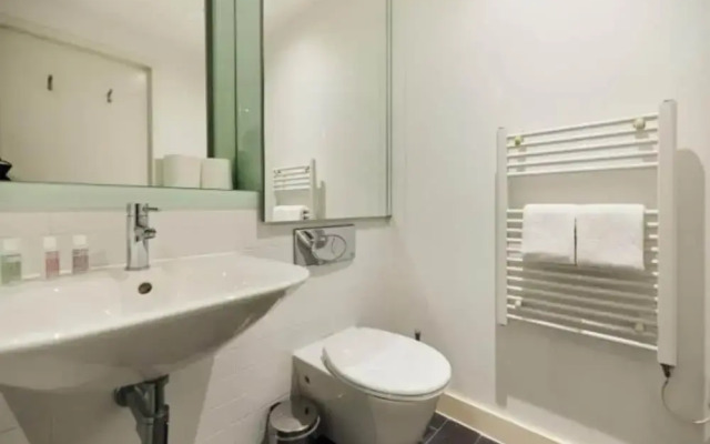 The Graham Park Hideout - Breathtaking 2BDR Flat with Balcony