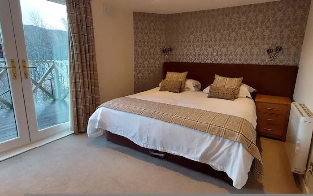 Loch Rannoch Highland Club Pine Marten Lodge 01