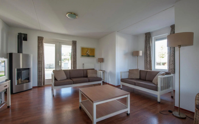 Villa with whirlpool and fireplace near the Grevelingen Lake