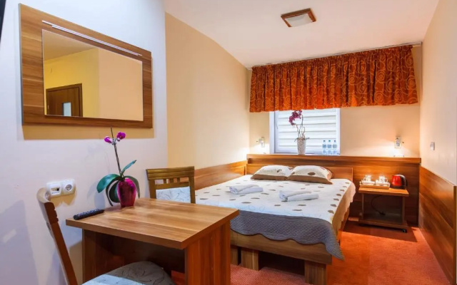 Hotel-24