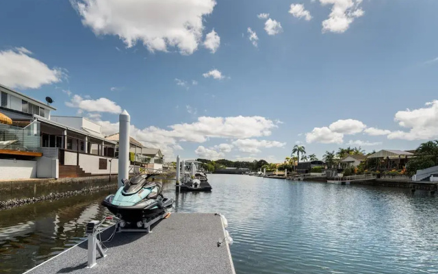 Modern Waterfront Retreat Private Pool Dock