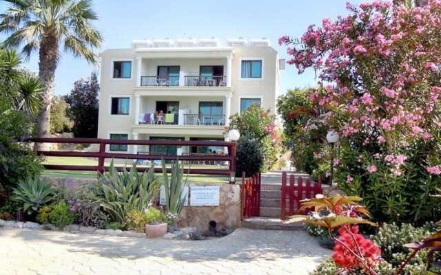 Апартаменты Rododafni Beach Apartments вид на фасад