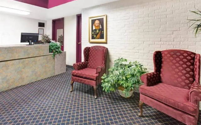 Travelodge Williamsburg Central