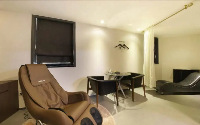Dream Hotel