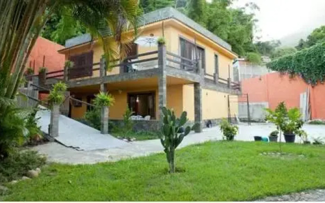 São Conrado Yellow House